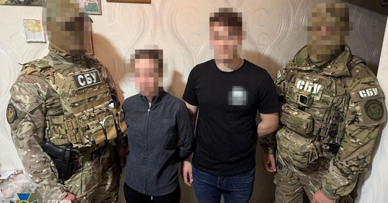 Служба безпеки України затримала п'ять осіб, які коригували вогонь російських військ. Наймолодший з них - лише 16-річний підліток. Дивіться наш фотозвіт.