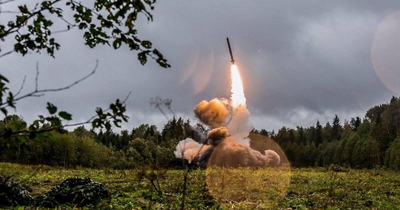 Сьогодні Російська Федерація здійснила запуск понад 400 безпілотних літальних апаратів та більше 40 ракет різного призначення по території України, повідомили Повітряні сили.