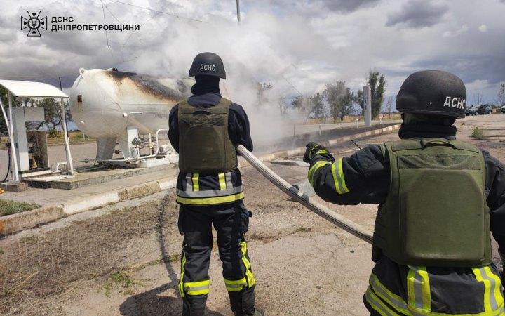 У Нікополі пожежу, викликану обстрілом з боку Росії, ліквідували рятувальники.