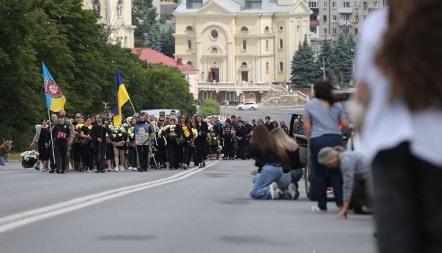 У Тернополі відбулося прощання з поліцейським Олександром Вінічуком, який трагічно загинув у Донеччині.