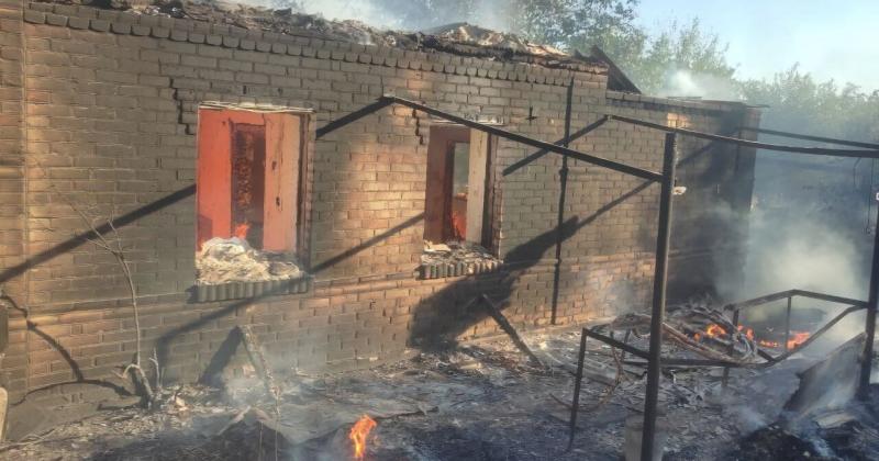 Противник знову завдав удару по Дніпропетровській області: використовуючи артилерію та FPV-дрони, обстрілював Нікопольський район. Безпілотники атакували також Синельниківський район. ФОТОрепортаж.
