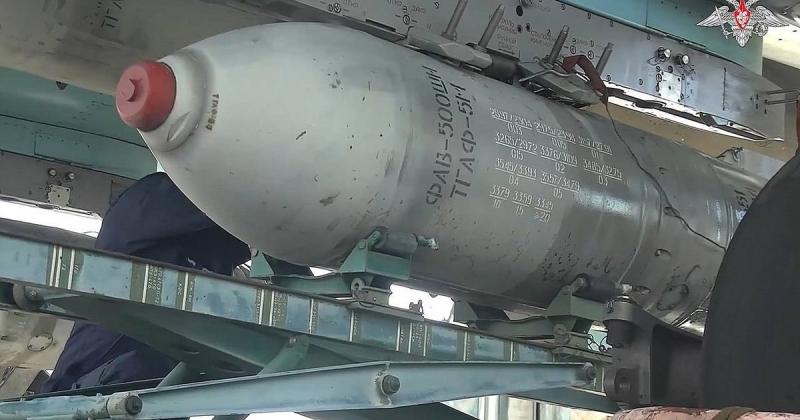 Росія збільшує інтенсивність ударів: протягом доби Україна отримала близько 300 крилатих авіаційних бомб.