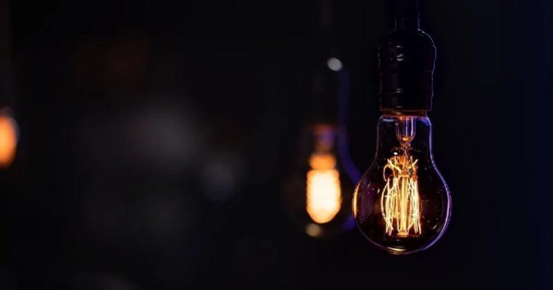 Внаслідок масштабної атаки з боку Росії в Києві та кількох інших регіонах запроваджено термінові відключення електрики.