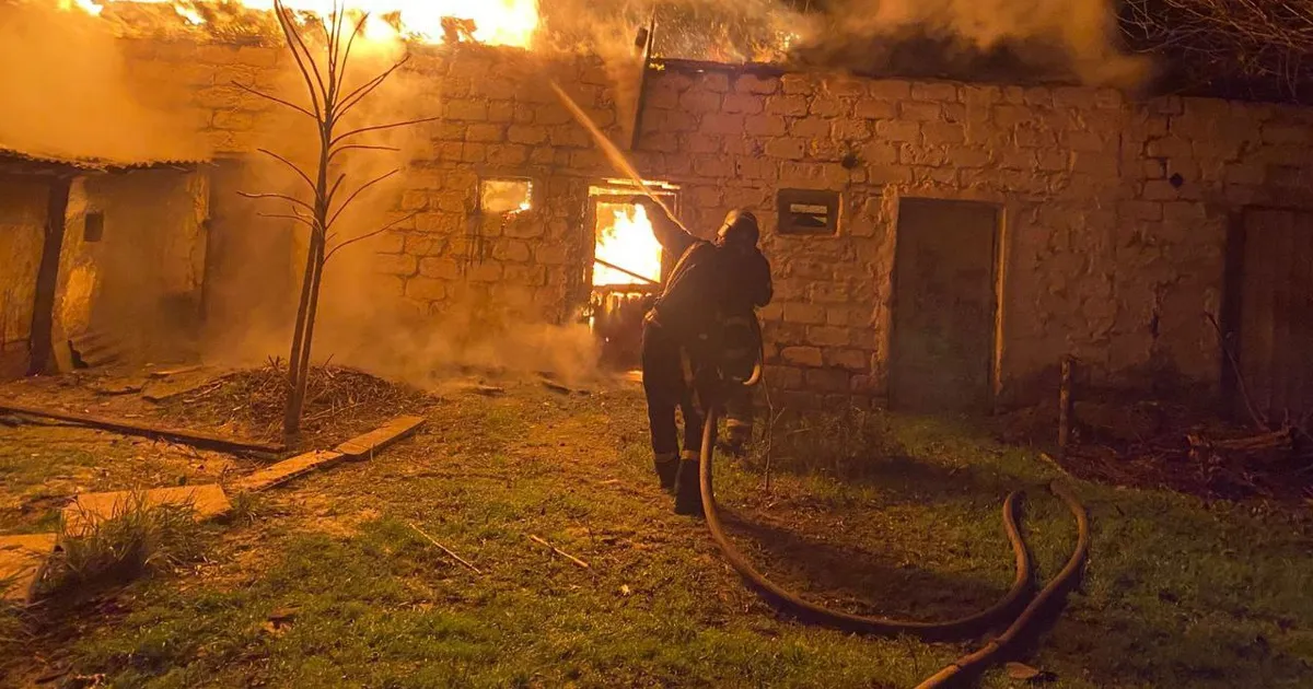 Російські війська завдали удару по Дніпропетровщині, внаслідок чого постраждали четверо людей.
