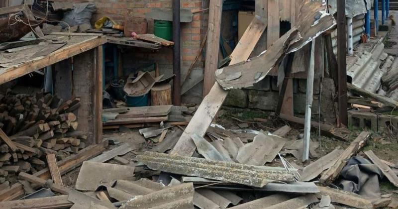 Атака безпілотників на Дніпропетровщині: двоє осіб отримали поранення, пошкоджено житлові будівлі та ліцей.