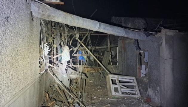 Російські військові завдали удару дронами та артилерією по Нікопольському району, що призвело до пошкоджень.