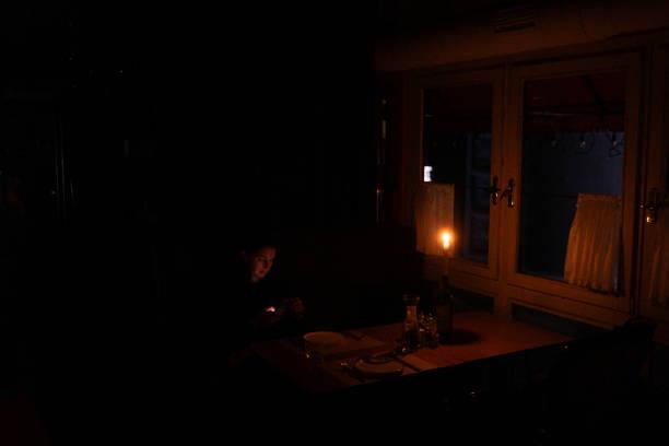 У кількох регіонах України вранці почалися термінові відключення електроенергії.