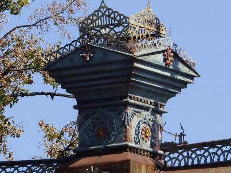 Мода змінилася, але димарі залишилися: самоук-майстер з Полтавщини перетворював труби на будинках на справжні шедеври мистецтва.