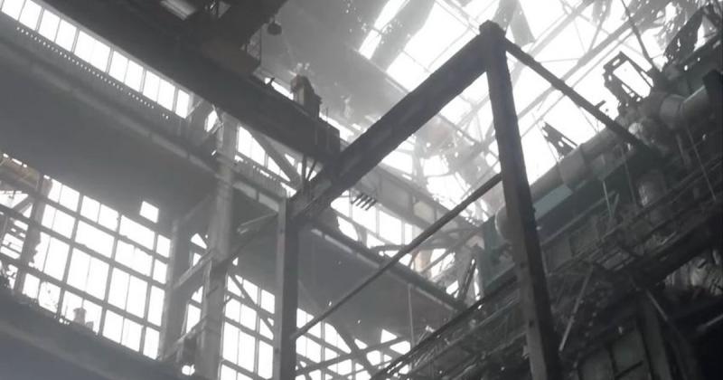 Три співробітники Слов'янської теплоелектростанції загинули внаслідок обстрілів з боку Росії. Міністерство енергетики повідомляє про нові відключення електроенергії в п’яти регіонах.