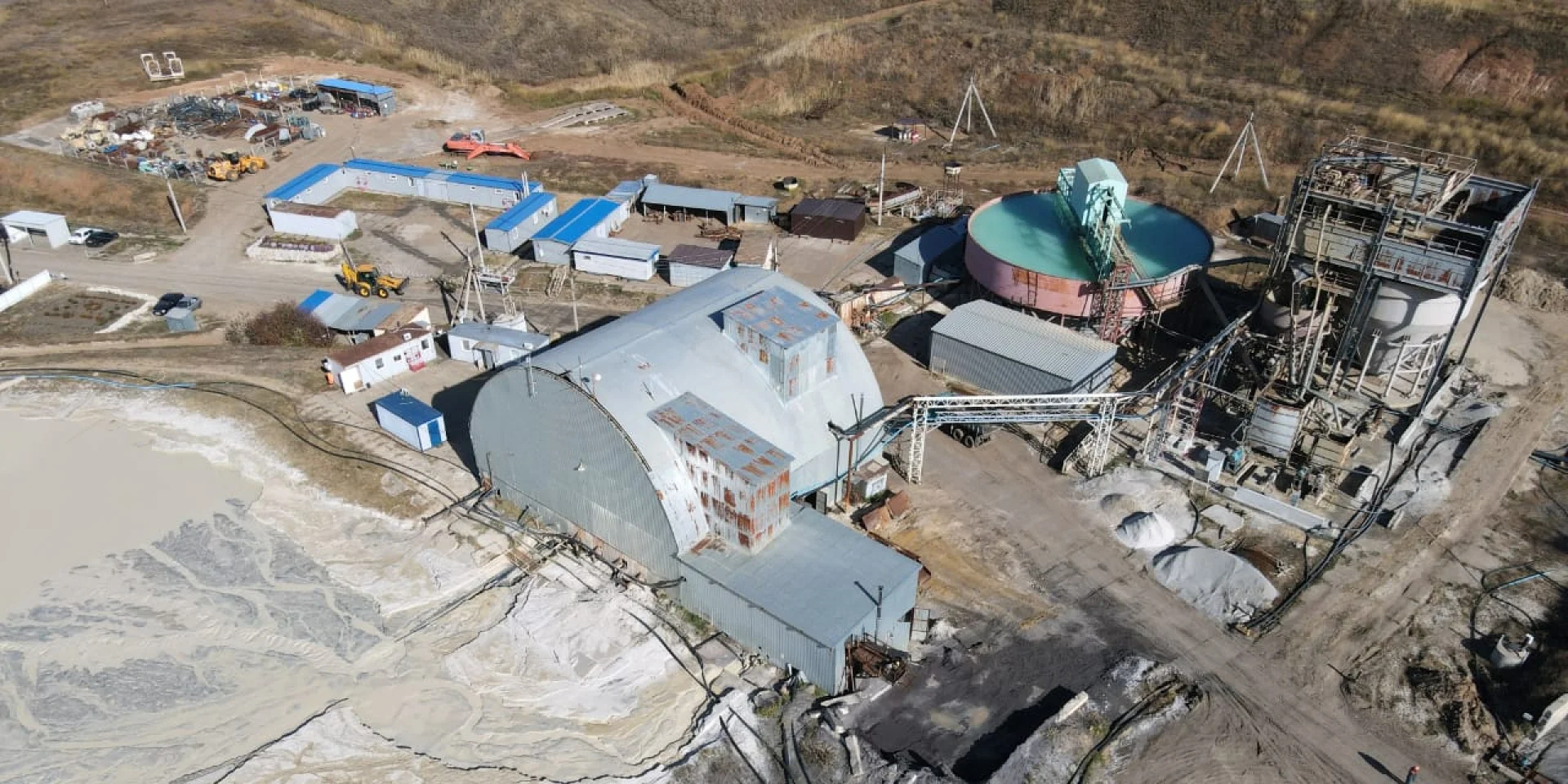 Конфіскація відбулася, але належна організація роботи відсутня. Титановий завод, що раніше належав російському олігарху, зазнав збільшення збитків у 2,5 рази.