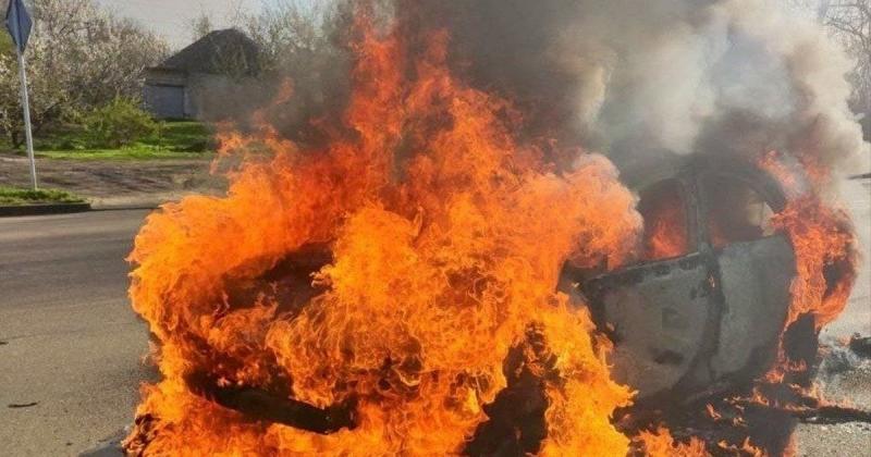 Ворог завдав удару дронами по Нікополю: чотири людей отримали поранення, одна жінка - у важкому стані. ФОТО.