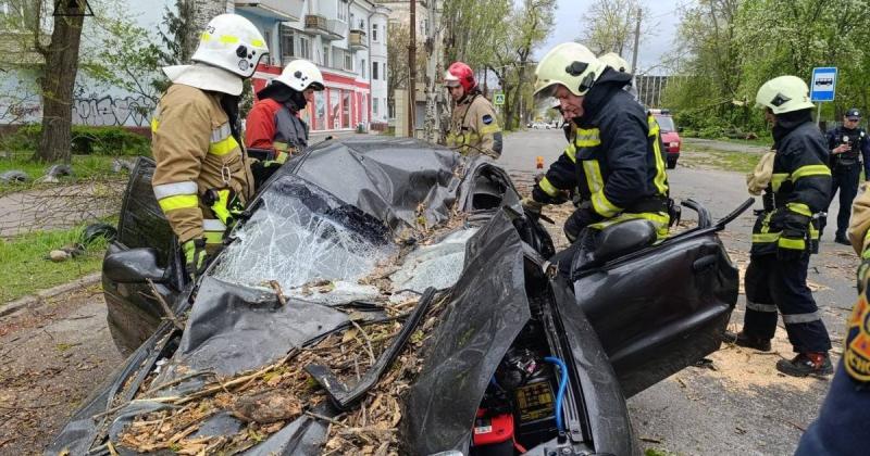 Стихійні лиха в Україні: найбільші пошкодження зафіксовані на Дніпропетровщині, Хмельниччині та в Київській області. Фотозвіт.