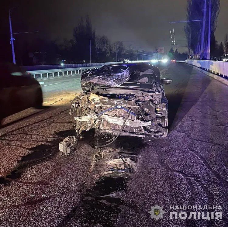 У Дніпрі стався трагічний інцидент: водій BMW став винуватцем аварії, внаслідок якої загинула десяти-річна дитина, повідомляє поліція. | УНН