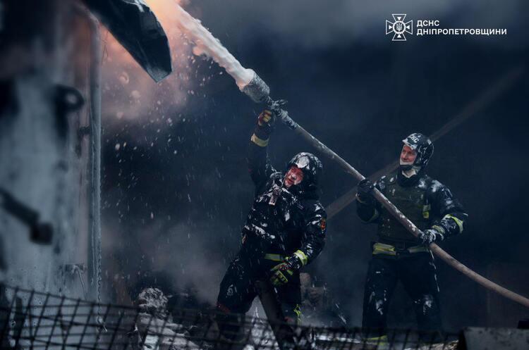 У Київській області внаслідок уламків від збитих цілей постраждали 12 вантажівок, кафе та три приватні житлові будинки.