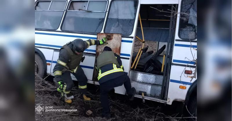 У Дніпропетровській області сталася аварія за участю автобуса: численні постраждалі.