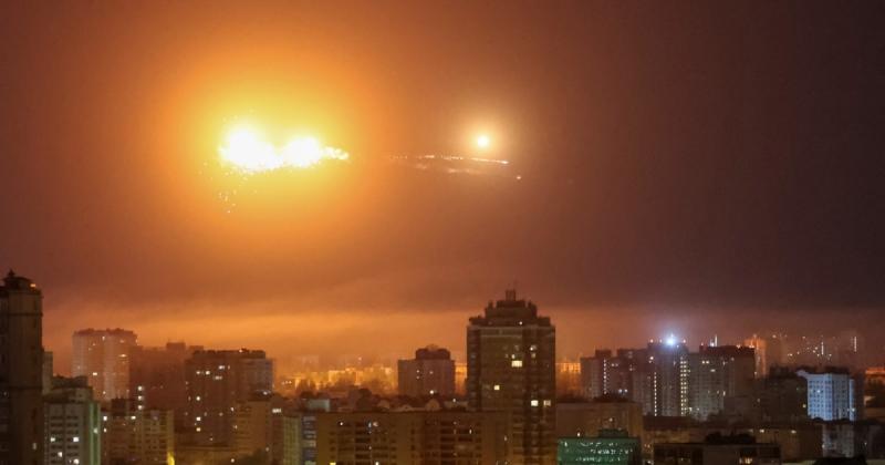 Вночі Російські війська здійснили напад на Україну, використавши 100 безпілотних літальних апаратів, повідомили Повітряні сили Збройних сил України.