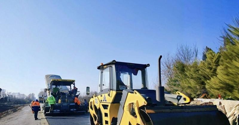 Україна наростила обсяги імпорту бітуму для дорожнього ремонту: звідки надходять постачання -- Delo.ua