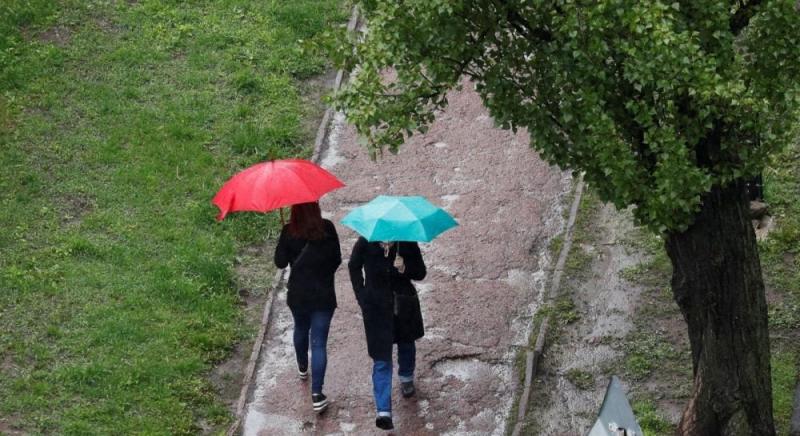 Погода на вихідних: метеоролог передбачає незвично низькі температури та дощі з грозами.