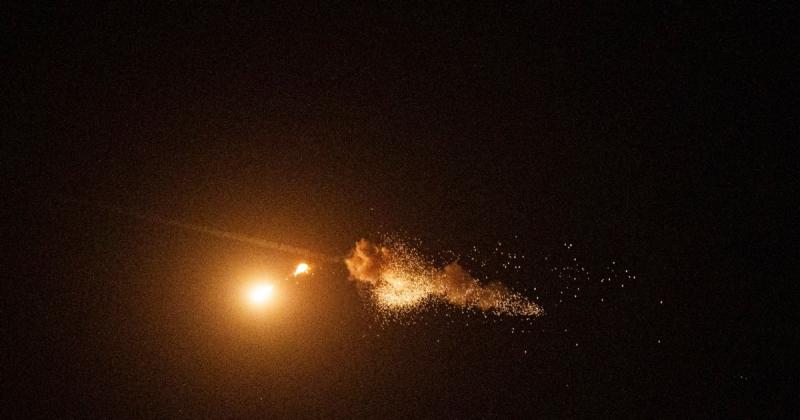 ДСНС повідомляє: в Івано-Франківській області сталася пожежа внаслідок атаки з боку РФ.
