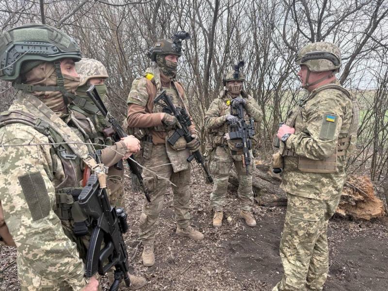 Збройні сили вдосконалили свої тактичні позиції на важливих напрямках у Донецькій області.