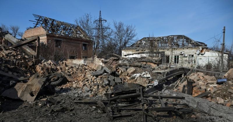 Російські війська здійснили авіаудар по селу в Запорізькому регіоні, внаслідок чого під завалами опинилися люди, повідомляє місцева влада.