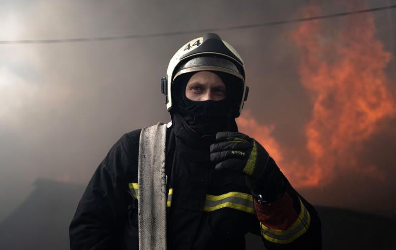 Росія завдала удару по автомобілям у центрі Сум: одна жертва, численні поранені (фото, відео)