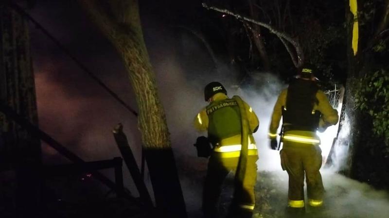 Окупаційні сили обстріляли Дніпропетровську область: двоє людей отримали поранення, пошкоджено інфраструктуру, автосервіс та житловий будинок.
