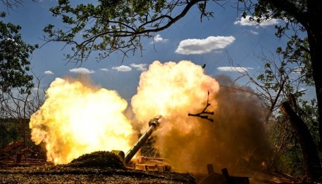Противник інтенсивно намагається наблизитися до адміністративної межі Дніпропетровської області, проте ці зусилля виявляються марними, повідомляють військові.