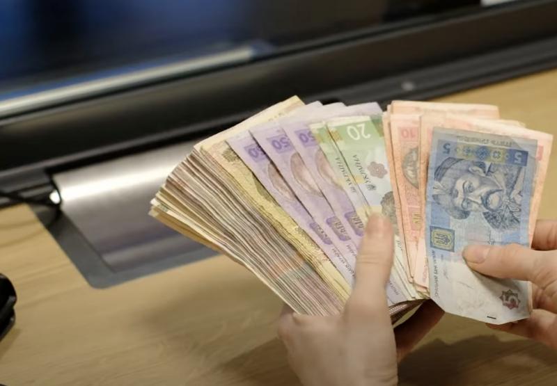 Пропозиції роботи для пенсіонерів у Харкові: хто може отримати зарплату в розмірі 30 тисяч гривень?