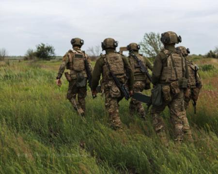 Збройні сили України стикаються з суттєвими викликами в організації управління, про що повідомили міжнародні новинні агентства.