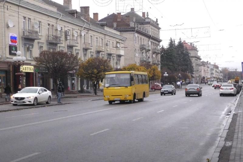 Обмеження для автомобільного руху в Луцьку: мешканців інформують про заборону пересування.