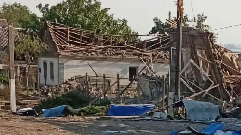 Російські війська завдали удару за допомогою КАБ по території Дніпропетровщини, внаслідок чого постраждали дві людини.