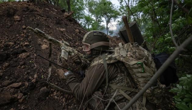 Протягом доби на фронті відбулося 214 зіткнень, найбільш запеклі бої мали місце в Покровському та Новопавлівському напрямках.