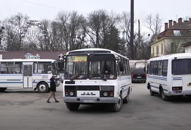 Обмеження на пересування в Чернівцях: мешканців інформують про ділянки, де проїзд заборонений.
