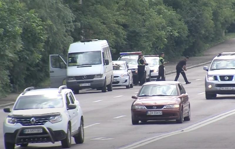 Обмеження на пересування в Рівненському регіоні: місцевих мешканців ознайомили з новими правилами.