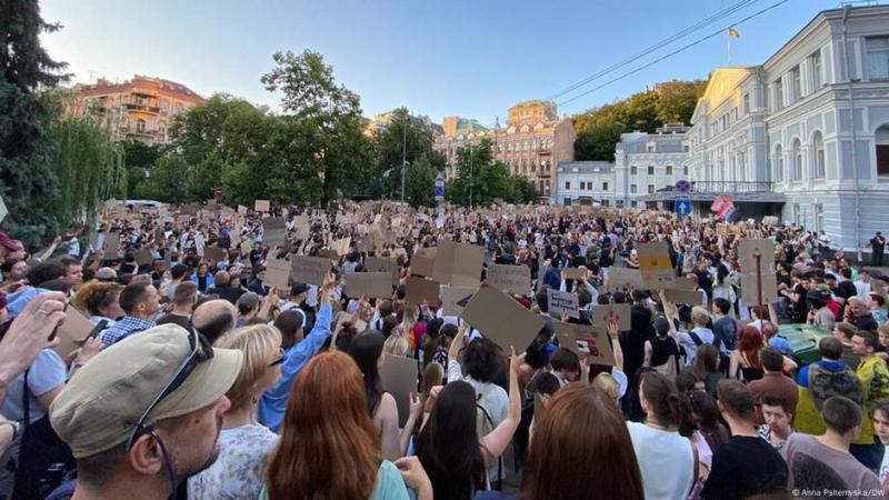 В Україні вже другий день тривають акції протесту, викликані ситуацією навколо НАБУ.