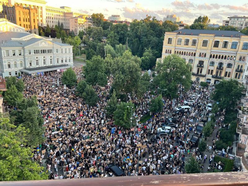 В Україні відбуваються масштабні протестні акції: яку реакцію висловило НАБУ?