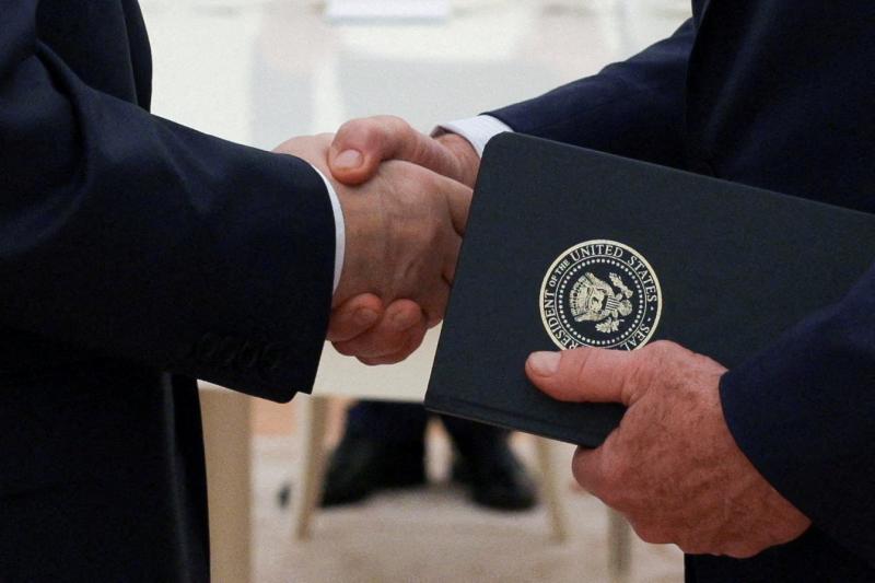 Зустріч між Трампом та Путіним: які частини України можуть бути передані Росії?