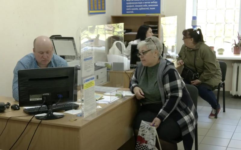 Вакансії для пенсіонерів у Кривому Розі: як заробляти від 35 тисяч гривень щомісячно.