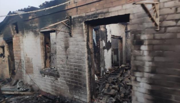 Противник завдав удару по Нікопольському району, використовуючи безпілотники та артилерійські системи.