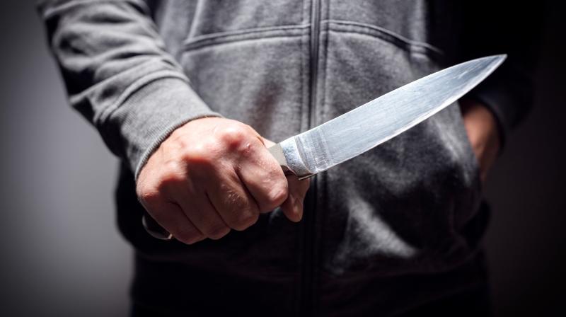 У Кривому Розі під час перевірки документів чоловік наніс ножові поранення двом працівникам ТЦК.