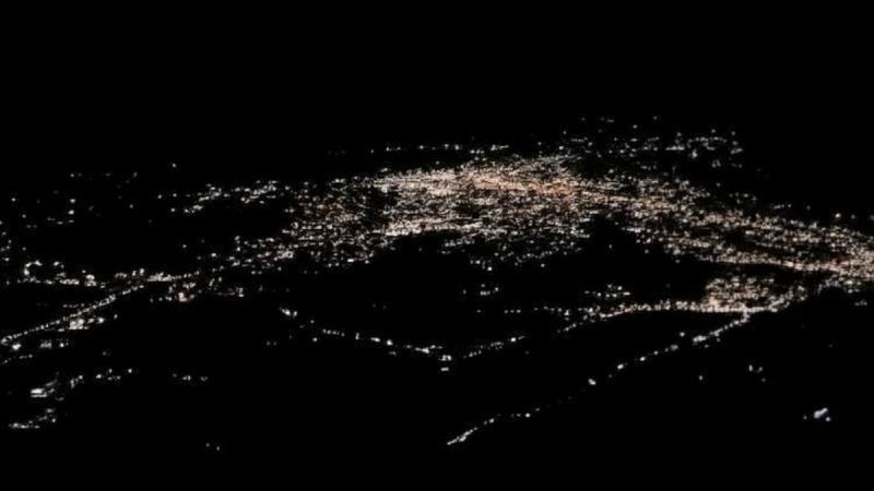 ДТЕК відновив електропостачання для більше ніж 800 тисяч сімей у Києві після ракетних атак.