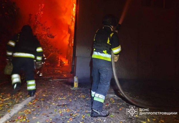 Кам'янське піддалося атаці з боку рою дронів-шахедів: понад 20 безпілотників обстріляли місто, внаслідок чого повністю зникли електрика та водопостачання (відео) | FaceNews.ua: новини України
