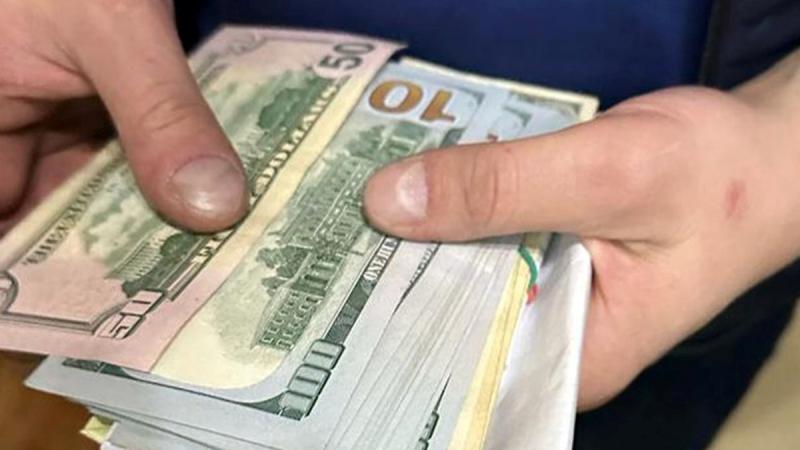 Службовець ДПСЗ за 36 тисяч доларів обіцяв допомогти у виключенні військовозобов'язаного з реєстру.