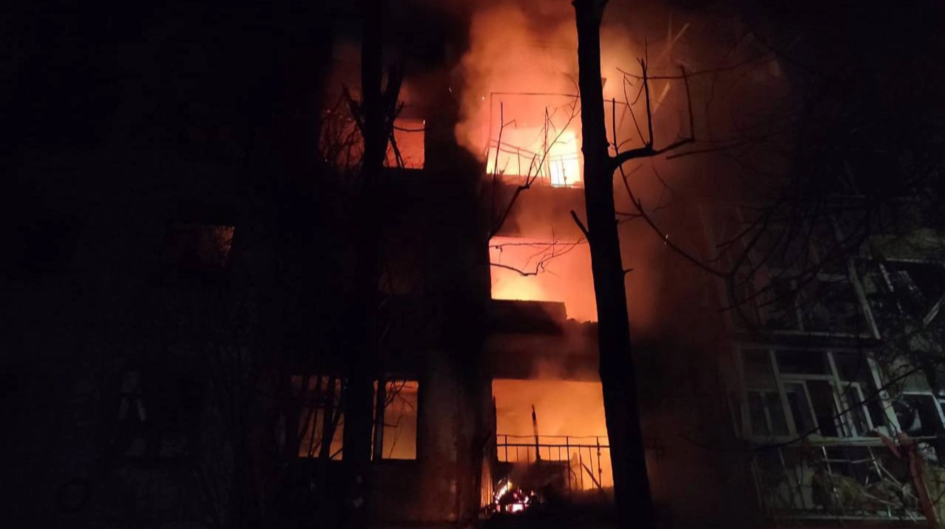 Російські війська вчинили напад на Дніпропетровську область: є 10 поранених, спалахнули пожежі.