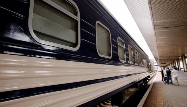 У трьох регіонах спостерігаються труднощі у русі потягів через проблеми з безпекою та нестачу електропостачання.
