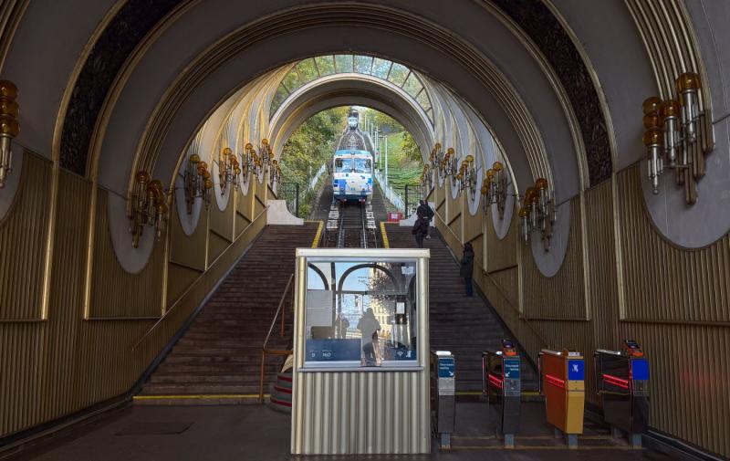 У Києві призупинив роботу фунікулер: що трапилося і коли планують відновити його функціонування.