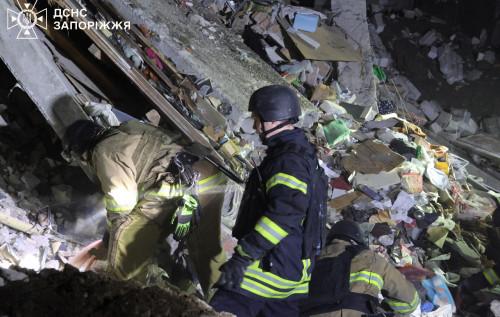 Комплексний напад: противник використав понад 650 безпілотників та більше 50 ракет, - зазначив Зеленський.