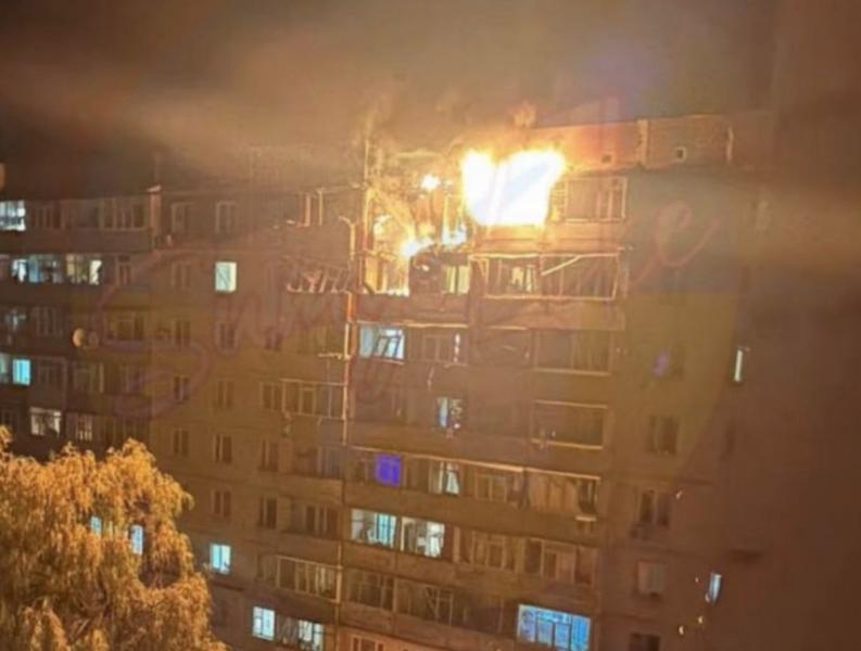 Російські безпілотники здійснили масштабну атаку на Суми, внаслідок чого зафіксовані руйнування та постраждалі (фото)