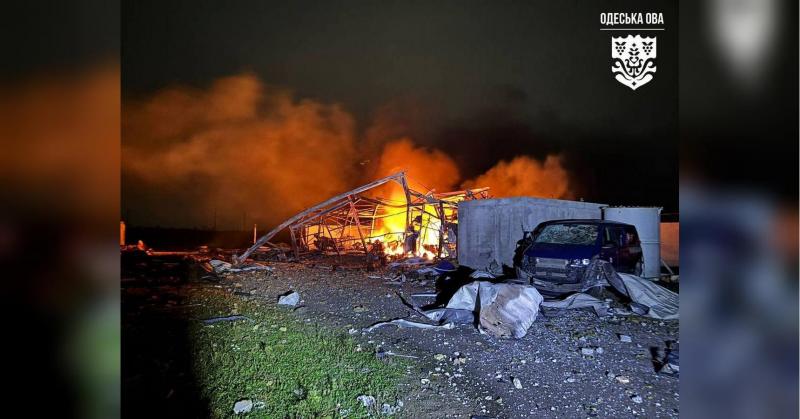 Вогняні спалахи, руйнування та численні удари: Росія завдала удару по українським територіям, де вогонь охопив школи і житлові будівлі.